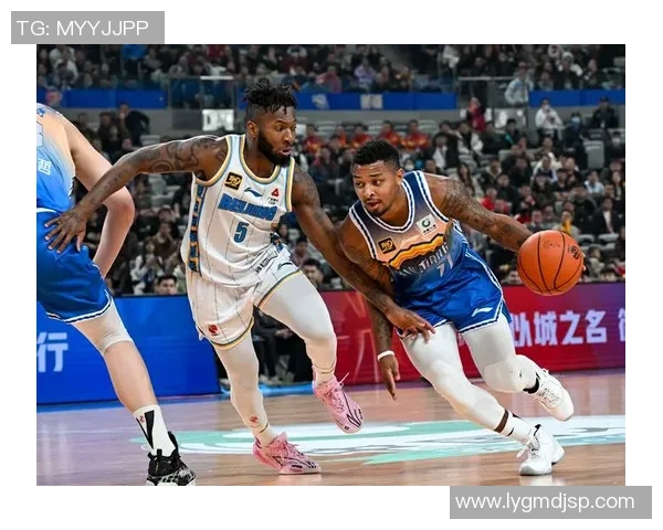 10月18日CBA常规赛精彩对决广州队迎战新疆队直播全程回顾与分析